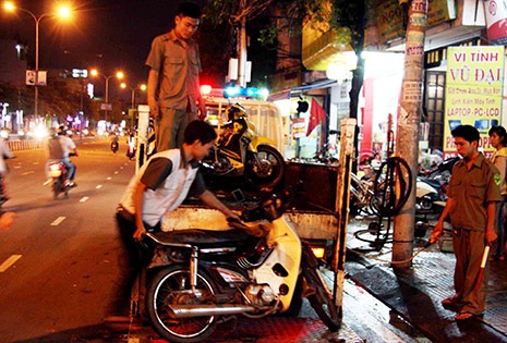 Các phương tiện được chuyển về trụ sở công an xử lý