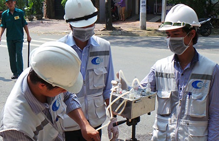 Mặt đường cháy nổ kỳ lạ: Do khí mê tan tích tụ