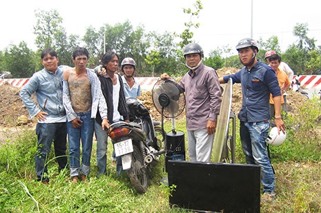 Hai tên “đạo chích” bị các “hiệp sĩ” bắt gọn cùng tang vật