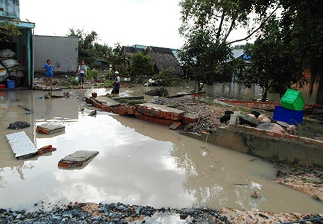 Ngập lịch sử, hàng trăm hộ dân tháo chạy trong đêm - 6 Hàng ngàn người dân phải sơ tán khẩn cấp