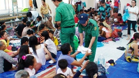 Người dân được di dời đến nơi an toàn