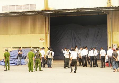 Nhiều ngân hàng cho Công ty Trường Ngân vay tiền vây quanh kho hàng