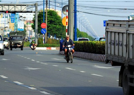 Thất thu trên 4.000 tỷ đồng tiền thuế vì thuốc lá lậu - 3 Đội ngũ nài xe chuyển thuốc lá lậu vào TPHCM