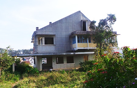 Hàng loạt biệt thự bỏ hoang giữa trung tâm thành phố Đà Lạt - 10 Trung Kiên