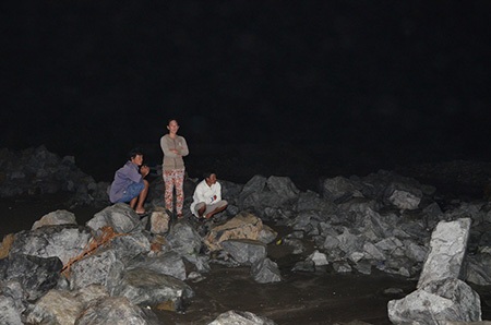 Ngóng chờ tin các em học sinh bên bờ biển Cần Giờ