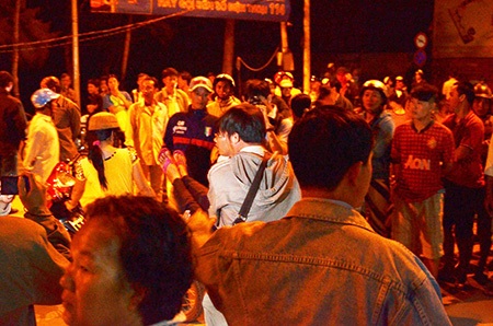 Một phụ huynh ngất lịm 