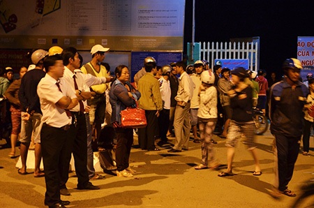 Nỗi đau xé lòng trong đêm lạnh Cần Giờ - 3 Hình ảnh đầu tiên về vụ 7 học sinh chết mà mất tích trên biển