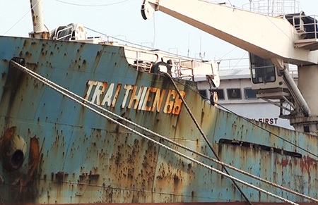 Xây cảng quốc tế trăm tỷ để…bỏ hoang - 6 Hai chiếc tàu nằm bảo dưỡng đã hơn 2 năm tại cảng quốc tế Phú Hữu