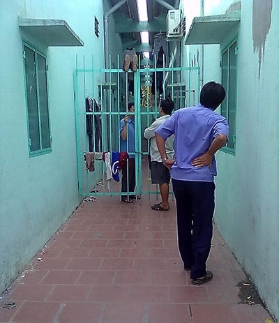 Kinh hoàng phát hiện vợ treo cổ tại phòng trọ - 1 Khu nhà trọ xảy ra vụ việc
