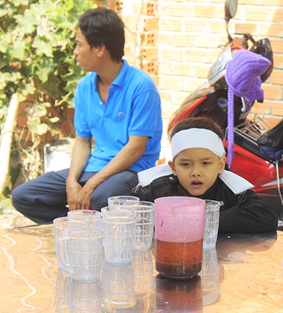 7 học sinh bị sóng cuốn: “Em nó vẫn đang chờ quà...” - 3 Bé Giang vẫn đang chờ quà của anh Long