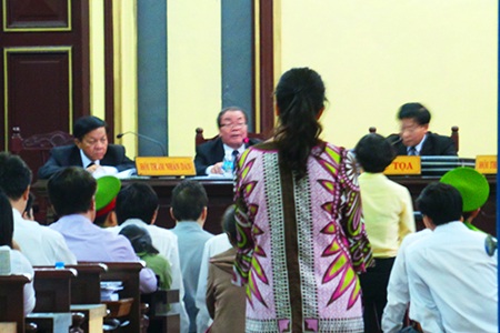 Vì sao các bị hại "không thèm" đòi tiền Huyền Như? - 2 Theo các nguyên đơn, cần làm rõ trách nhiệm của bị đơn trong vụ án này
