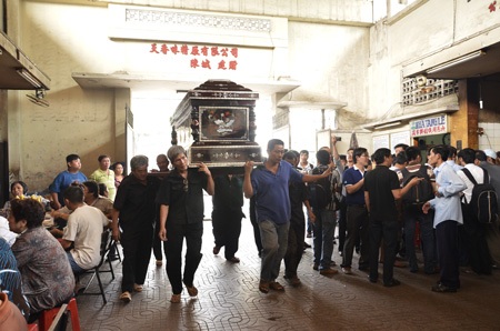 Vụ nổ tại nhà trọ sinh viên: Vừa dọn đến phòng mới thì chết thảm - 6 Ngay khi nhận diện được, các nạn nhân sẽ được đưa về quê nhà an táng