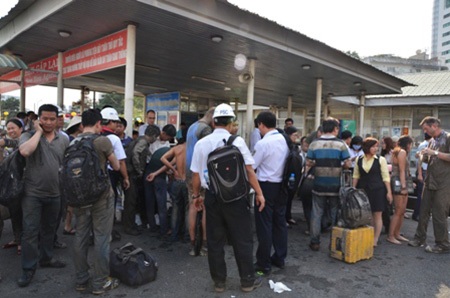 Nhiều người vẫn còn hốt hoảng khi vừa thoát khỏi tử thần