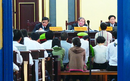 Huyền Như ngang nhiên từ chối nhiều câu hỏi của luật sư tại tòa - 3 Liệu trách nhiệm của các bên liên quan có được làm rõ?