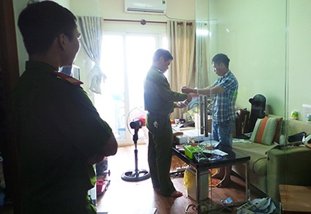 Bắt thêm 2 đối tượng trong đường dây lừa đảo "thế giới ngầm" - 1 Bắt thêm 2 đối tượng trong đường dây lừa đảo thế giới ngầm