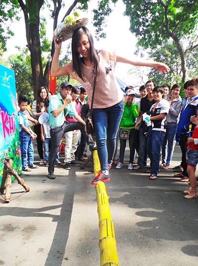 Khu vui chơi đông nghẹt ngày đầu năm - 9 Những trò chơi dân gian hấp dẫn nhiều bạn trẻ, trẻ em