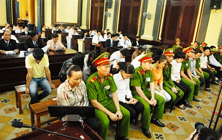 Các bị cáo có mặt tại toà