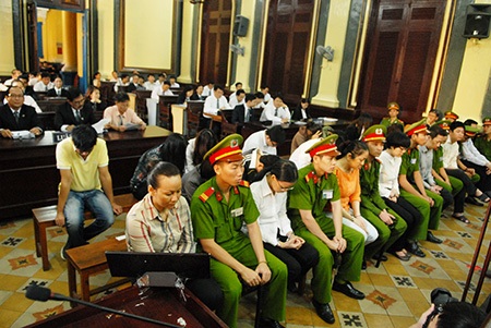 Huyền Như ngang nhiên từ chối nhiều câu hỏi của luật sư tại tòa - 2 Liệu trách nhiệm của các bên liên quan có được làm rõ?