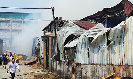 Hiện trường vụ hoả hoạn tại nhà kho rộng hơn 1.000m2