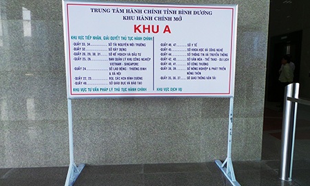 “Đột nhập” trung tâm hành chính 1.400 tỷ đồng của Bình Dương - 2 Bảng hướng dẫn vào khu A - Khu hành chính mở