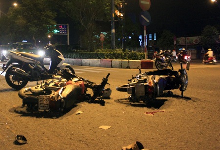 Hiện trường vụ tai nạn khiến 2 người bị thương