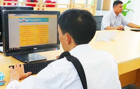 “Đột nhập” trung tâm hành chính 1.400 tỷ đồng của Bình Dương - 5 Bàn tra cứu các thông tin trong trung tâm hành chính tập trung của tỉnh Bình Dương