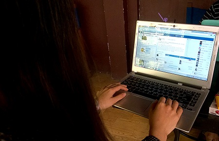 Các thiếu nữ nên cảnh giác với cao thủ lừa tình, tiền trên thế giới ảo