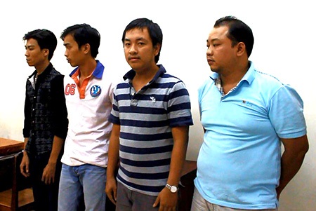 Các đối tượng trong băng nhóm bắt giữ người để đòi tiền cá độ bóng đá bị bắt tại cơ quan công an