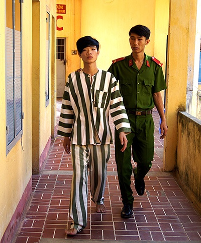 Vờ vào sửa quần áo, sát hại thợ may cướp tài sản - 1 Nghi phạm trong vụ án giết người cướp tài sản vừa được di lý về công an tỉnh Bình Dương