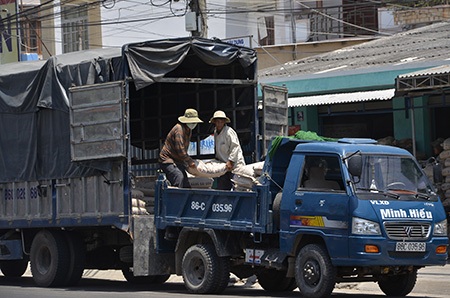 Từ khi việc kiểm tra trọng tải hoạt động làm thị trường hàng hoá bị ảnh hưởng, bắt đầu leo thang