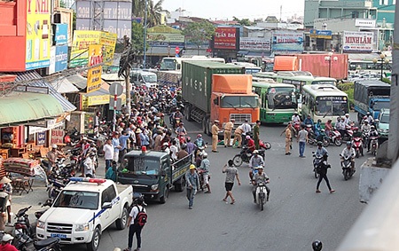 Giao thông qua khu vực ngã tư An Sương bị ảnh hưởng