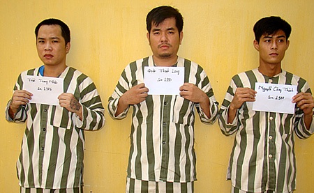 Nhóm côn đồ bị bắt tại cơ quan công an