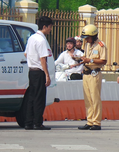 Lực lượng CSGT đang làm nhiệm vụ (Ảnh: Trung Kiên)