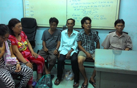 Bắt băng nhóm chuyên dàn cảnh, trộm cướp tài sản trên phố - 1 Các đối tượng trong băng nhóm dàn cảnh trộm cắp tài sản bị bắt giữ