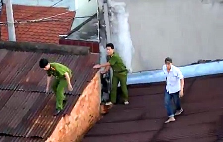 Vụ truy sát, phóng hoả 1 gia đình: Do bạn gái đòi chia tay? - 6 Hiện trường vụ phóng hoả đốt nhà người yêu