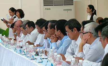 Bình Dương nỗ lực hỗ trợ doanh nghiệp vượt khó sau vụ gây rối - 2 Đại diện các DN nhận sự hỗ trợ từ tỉnh Bình Dương