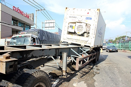Xe container đại náo trên quốc lộ 1A