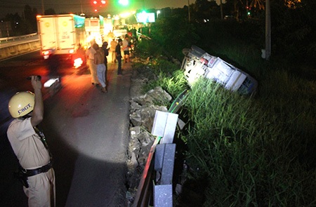 Lực lượng CSGT xử lý hiện trường