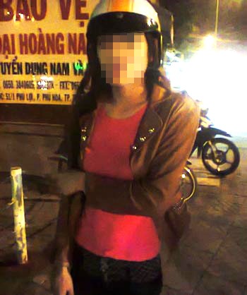 Ham “của lạ”, bị người chuyển giới trộm tài sản - 1 Cô gái chuyển giới bị bắt khi vừa trộm tài sản của khách mua dâm