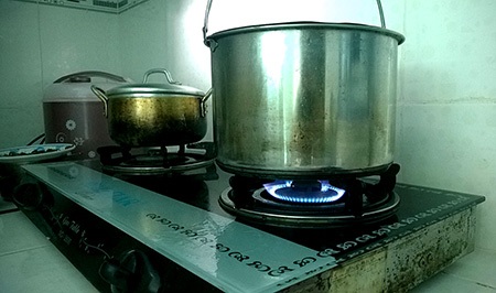 Rò rỉ khí gas - tử thần ém mình trong bếp - 5 Thường xuyên kiểm tra hệ thống bếp và bình gas trong gia đình là hết sức cần thiết