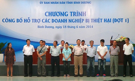 Bình Dương nỗ lực hỗ trợ doanh nghiệp vượt khó sau vụ gây rối - 1 Đại diện các DN nhận sự hỗ trợ từ tỉnh Bình Dương
