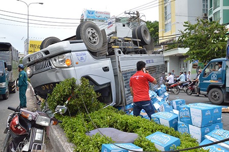 Sự cố giao thông làm tài xế bị thương nặng