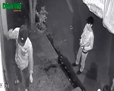 “Mắt thần” trong khu dân cư - 1 Một nhóm đòi nợ thuê lọt vào mắt thần