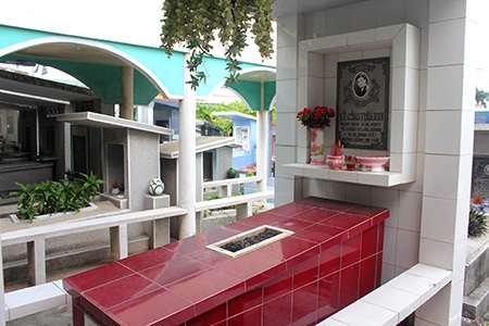 Cuộc đời ngắn ngủi của những nghệ sĩ tài hoa bạc mệnh - 1 Mộ của Lê Công Tuấn Anh tại nghĩa trang Nghệ sĩ