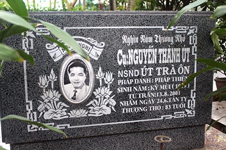 Cuộc đời ngắn ngủi của những nghệ sĩ tài hoa bạc mệnh - 4 Một số nghệ sĩ nổi tiếng khác cũng được an nghỉ tại đây