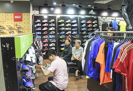 Nhiều cửa hàng trong Thương xá Tax đang "ế dài cổ" - 15 Trung Kiên - Trung Dũng
