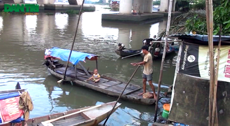 Làng chài cuối cùng trên sông Sài Gòn sắp bị “xoá sổ" - 1 Nhưng ngư dân cuối cùng trong xóm chài trên sông Sài Gòn
