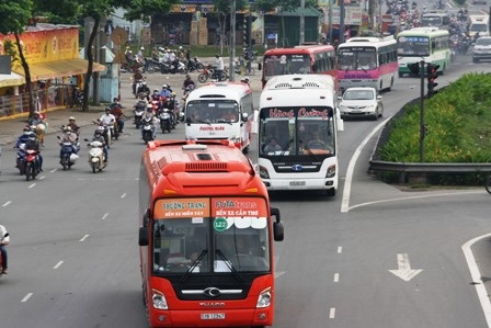 Một số tuyến "cháy vé", nhiều hãng xe phụ thu vượt quy định - 2 Một số tuyến cháy vé, nhiềɵ hãng xe xin phụ thu vượt quy định