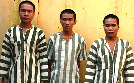 Cuộc vây bắt băng cướp dùng súng xông vào tiệm bán gạo - 1 Ba tên cướp bị bắt nóng khi xông vào khống chế chủ tiệm gạo cướp tài sản