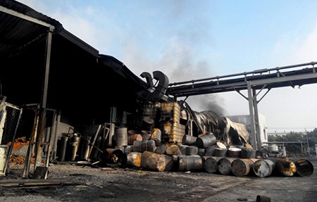 Vụ cháy lớn trong KCN: Cả công ty hóa thành tro - 2 Khu vực chứa mực in, dung môi bị cháy rụi